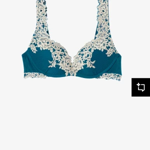 Intimissimi bh - Intimissimi bh. Modell: Gioia pretty flowers super push-up bh-blau teal blue. Storlek 75C. Använd några gånger men säljer pga att den är för stor💕