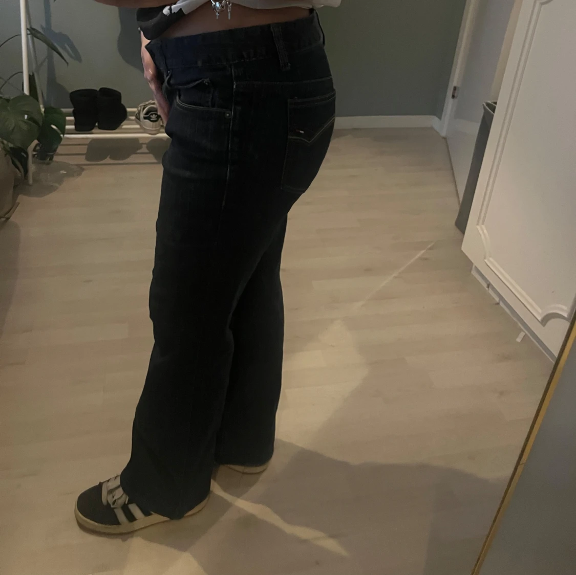 Svarta bootcut Tommy hillfiger jeans - 3