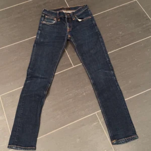 Nudie jeans  - Ett par klassiska nudie jeans i bra skick! Skriv vid frågor🐻
