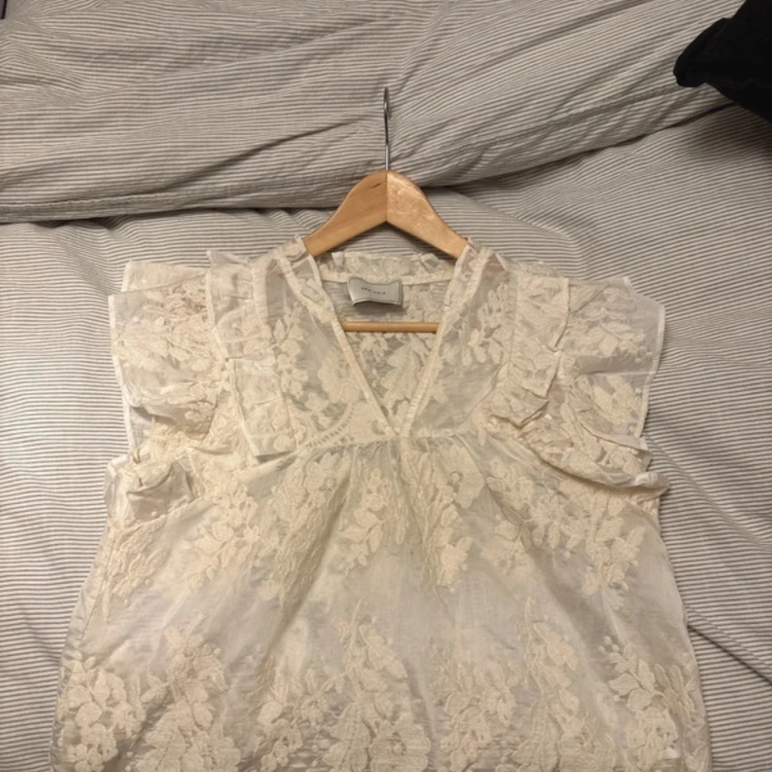 Vit spetsblus från Neo Noir - 1