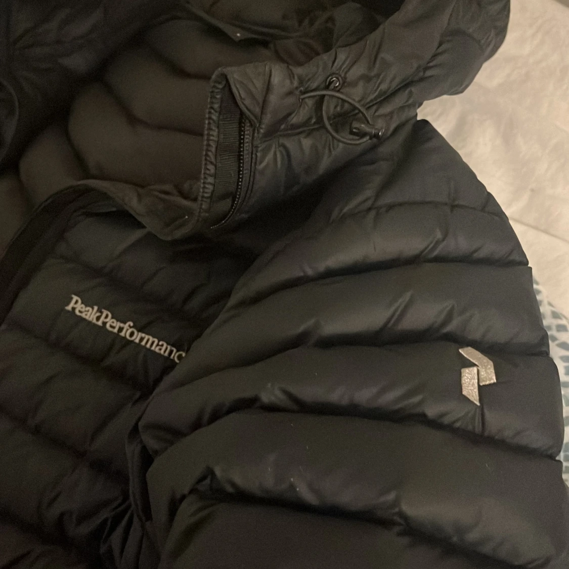 Svart pufferjacka från Peak Performance - 90