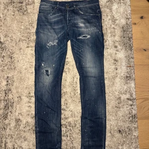 Dondup jeans - Säljer nu mina dondup jeans i bra skick. Köptes nya för cirka 1,5 år sen. Modell: George 
