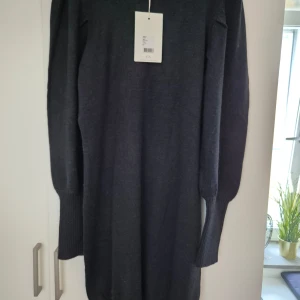 Stickad klänning/ tunika nyskick - Helt ny stickad klänning/ tunika från "MINUS" , st M