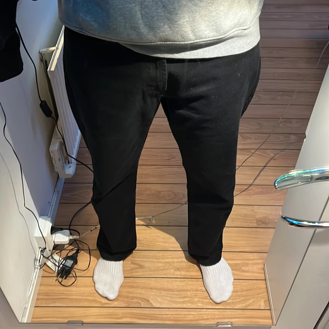 Splitter nya svarta jeans