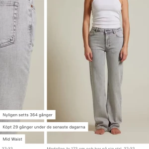 Gråa jeans - säljer dessa super sköna gråa jeans från Bikbok som är i nyskick, inga defekter! nypris är 699 och säljer för 350, men pris går att diskuteras❣️ köparen står för frakten 
