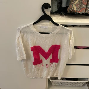Isabel Marant tröja - Jätte fin tröja som jag köpte utomlands i en butik som sålde massa märkeskläder! Den är alltså äkta men såld i en annan butik💕