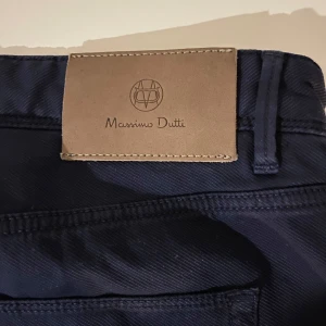 Massimo Dutti Jeans - Slim fit, uppskattas till W:30 L:32. Aldrig använda