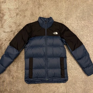 North face jacka - ÄKTA The North Face dun puffer jacka. Skick 10/10 då den knappt är använd. Nypris ca 3600:- Hör av dig vid minsta fundering 👍😇