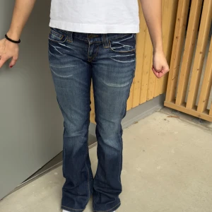 Lågmidjade jeans - Svin snygga lågmidjade jeans. I storlek S. Först till kvarn! Skriv om mer bilder