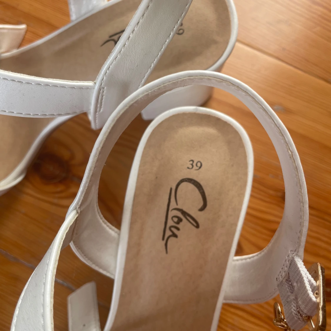 Vita klackskor från Clou - 90