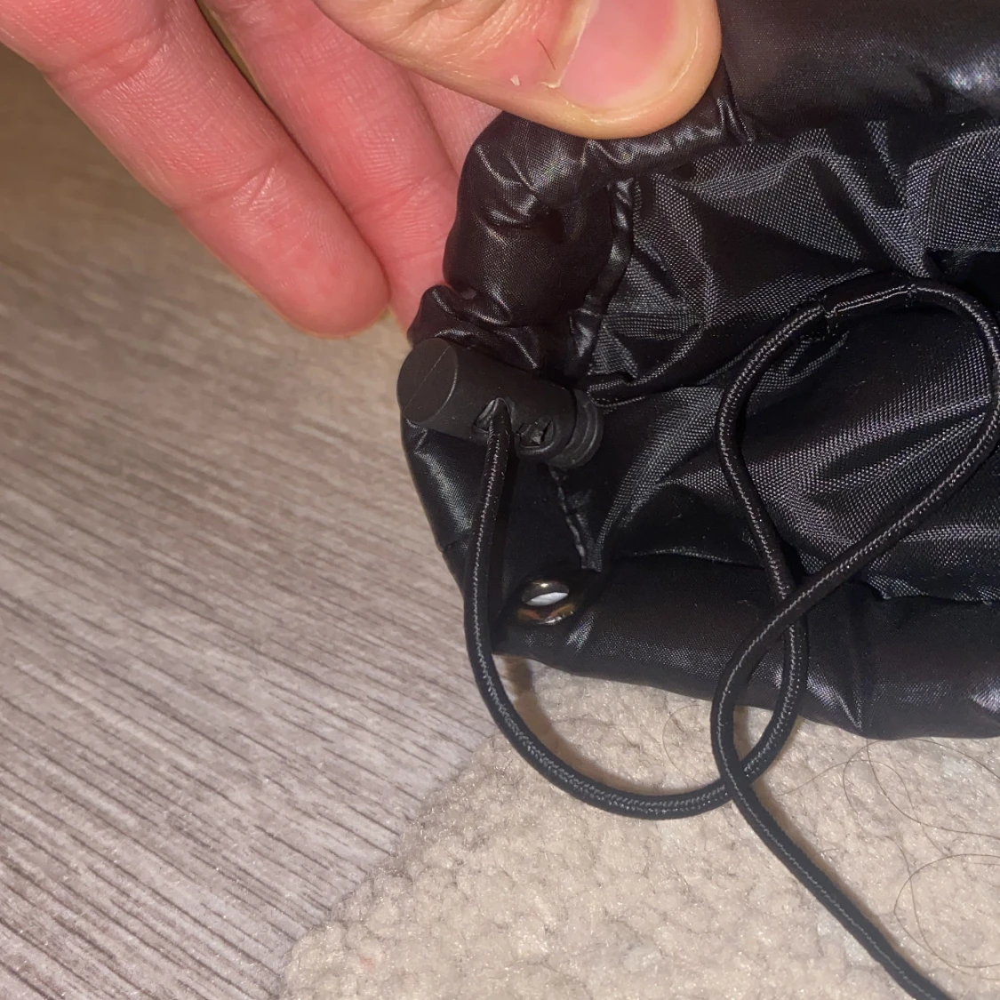 Svart pufferjacka med huva - 92