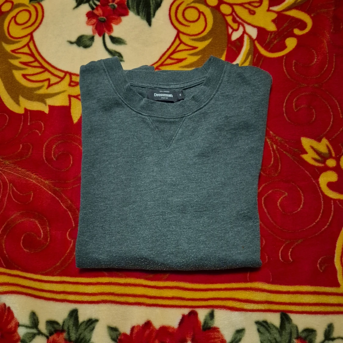 Grön grå- tröja från Dressmann