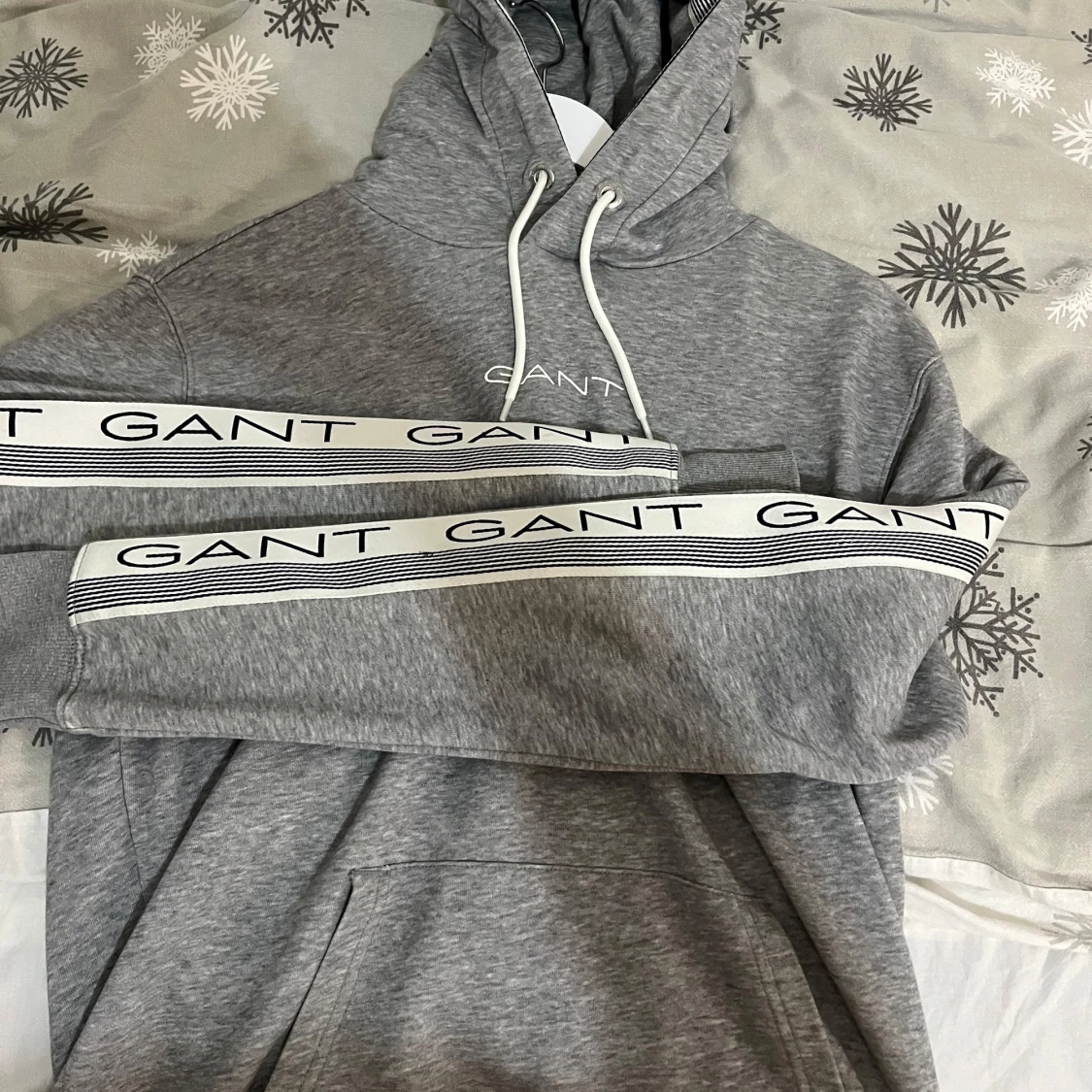 Grå hoodie från GANT