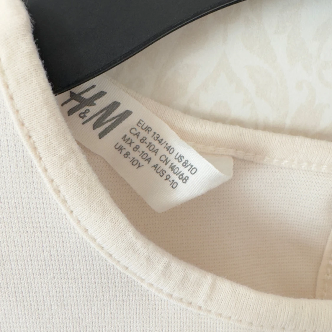 Vit ”Frozen” klänning med glittrig kjol - H&M - 2