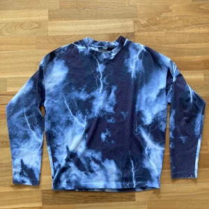 Jaded London Shirt - Jaded London, relaxed fit shirt in good condition! The size is extra small. You can pick it up in Helsingborg, Sweden or have it shipped to you.