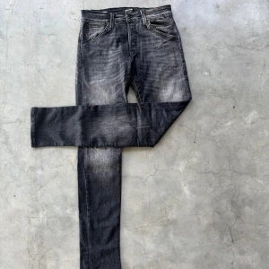 Jack and Jones jeans  - Ett par feta Jack and Jones jeans i storlek 28/32🤩🔥 De är i mycket bra skick!🔥🎉 Vid minsta funedering så kontakta mig!🤩                                    ⚠️PRIS KAN DISKUTERAS⚠️