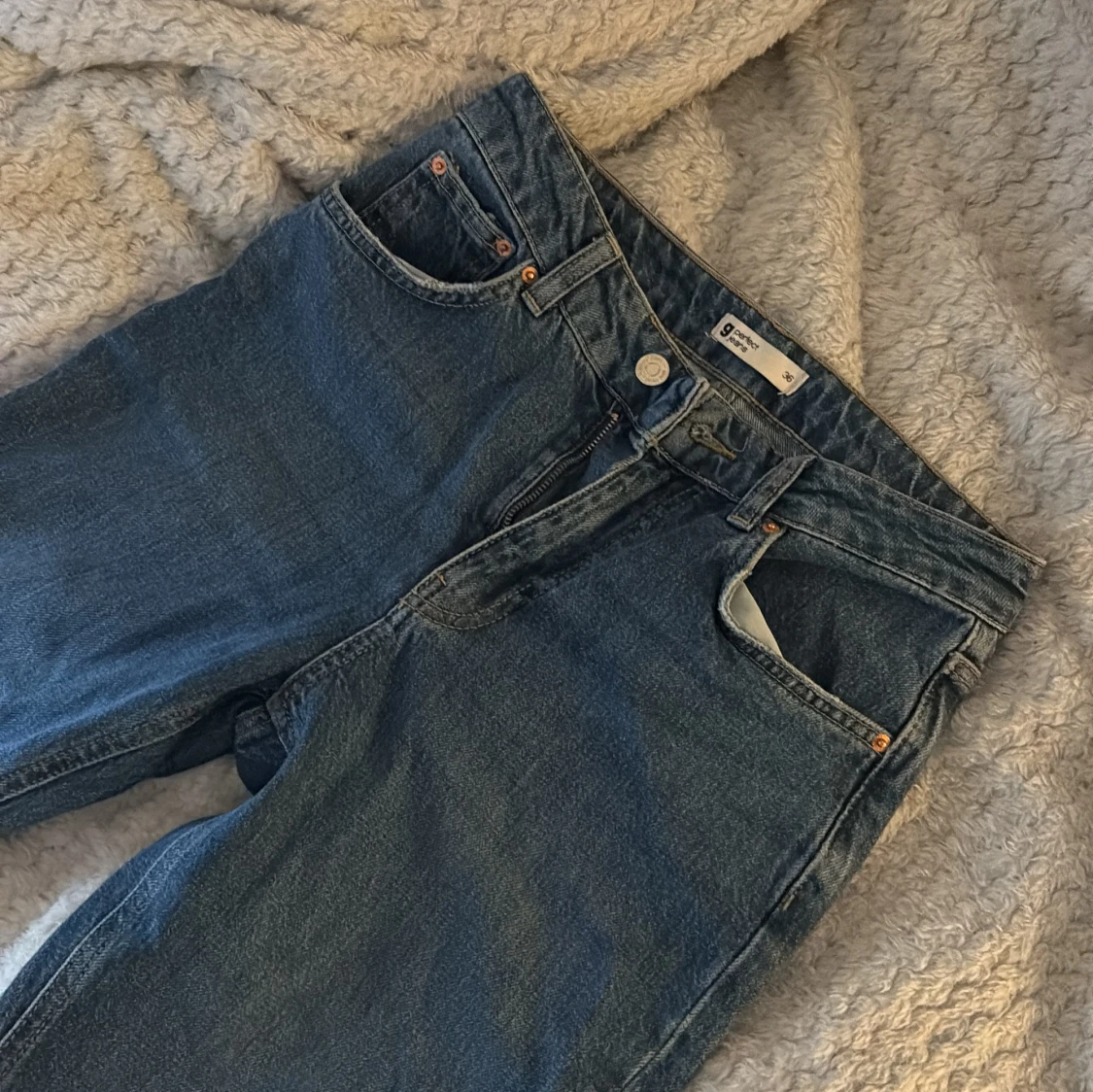 Blå bootcut  jeans från Gina tricot - 2
