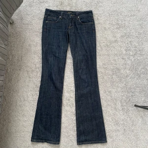 Bootcut jeans - I superbra skick och väldigt bra kvalitet🥰 midjemått: 39cm tvärs över, innerbenslängd: 84cm