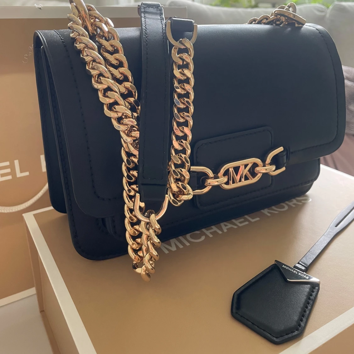 Svart axelväska från Michael Kors - 1