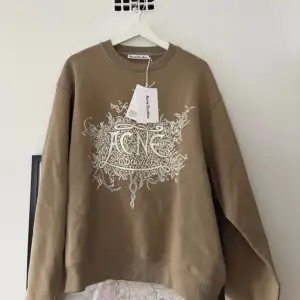 Helt ny Acne Studios tröja med tags o prislapp kvar, size xs passar S och säkert M med lite oversized alltså 