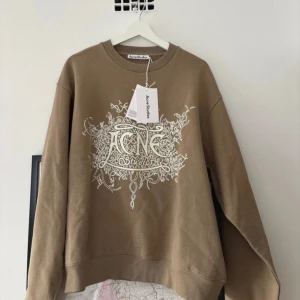 Acne studios sweatshirt  - Helt ny Acne Studios tröja med tags o prislapp kvar, size xs passar S och säkert M med lite oversized alltså 