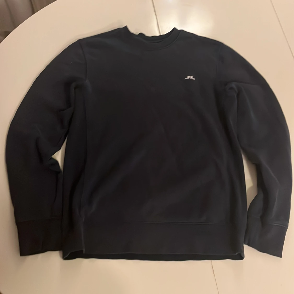 Mörkblå tröja från J.Lindeberg