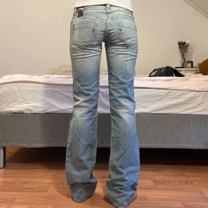 Jeans  - Midjemått: 37cm, innerbenslängd: 88cm 💖