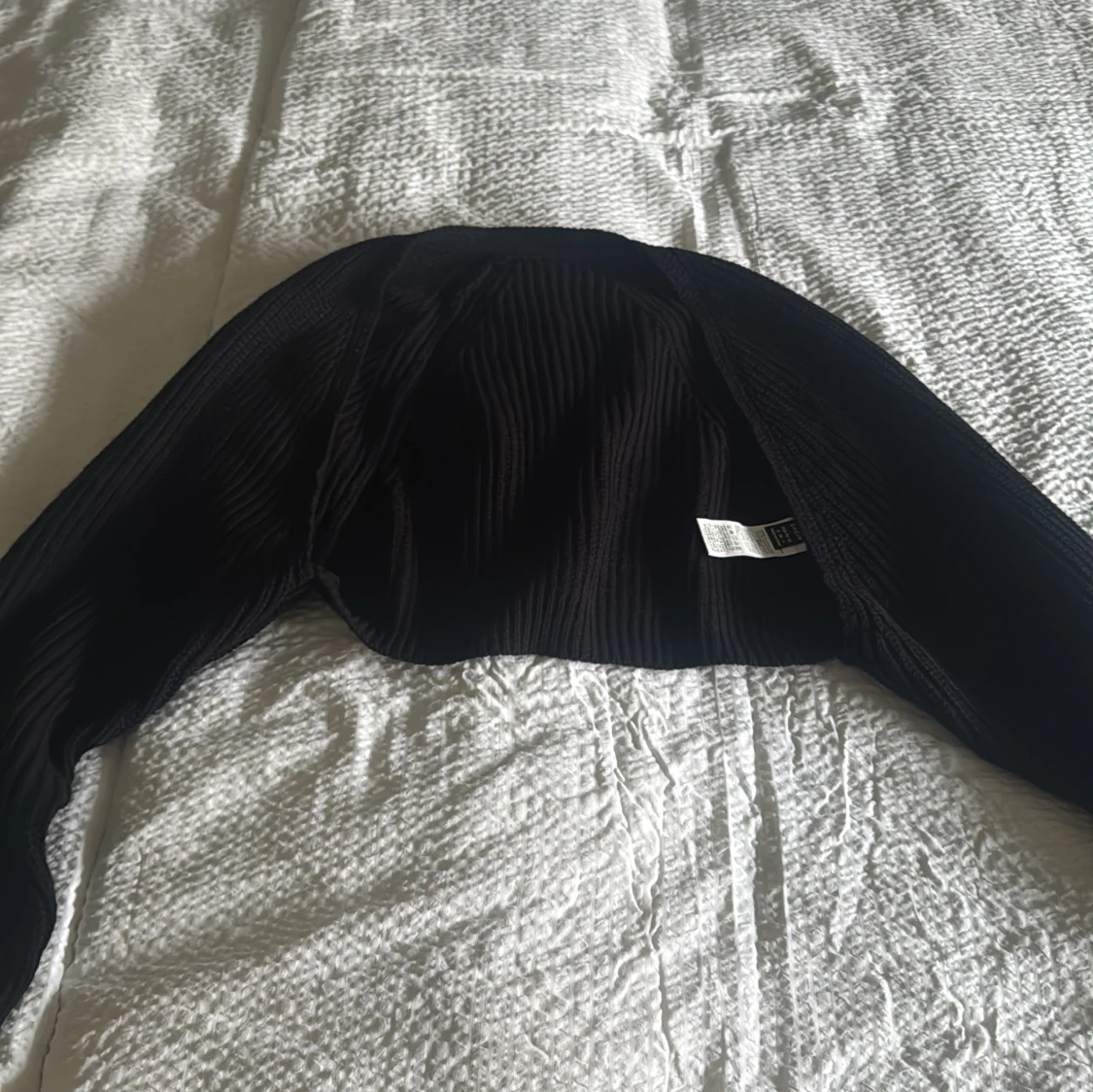 Svart ribbad bolerotopp