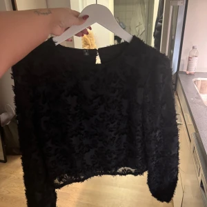 Blus från bubbleroom  - Svart blus från bubbel room i strl s. Köpt i julas men endast använd 1 gång! 