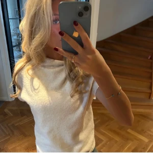 Beige kortärmad tröja - Sååå fin stickad T-shirt ifrån Lindex💞💞💞❣️❣️🤗🤗