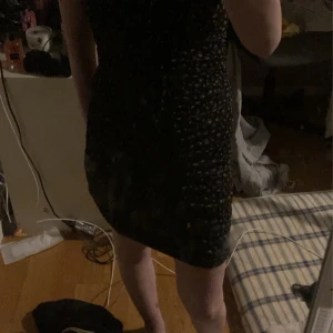 Tight klänning från h&m - Säljer en söt tight klänning från h&m har aldrig använt den då den inte är min stil längre. 