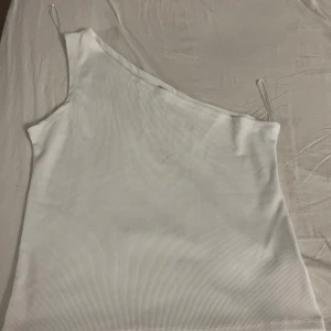 Vit linne  - Aldrig använd, normal i storlek 
