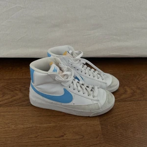 Nike Blazer Mid '77 Next Nature - Använda fåtal gånger, fint skick!  säljer pga att dem är för stora.  Storlek. 37,5 🩷