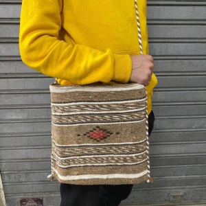 Traditionell Marockansk Väska - "Begränsad Upplaga: Traditionell Marockansk Väska med Äkta Charm och Modern Elegans"