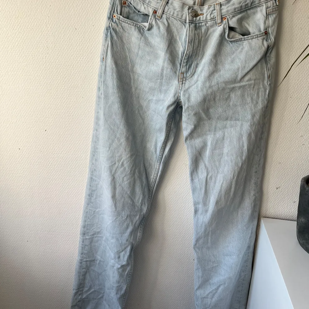 Str 36 snygga baggy jeans från Gina tricot hör av er för mer blider . Jeans & Byxor.