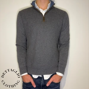 Massimo Dutti Tröja - Tröja från Massimo Dutti | Skick: 8/10 | Storlek: M | Nypris: 799kr | Säljer för 429kr | Spårbar frakt via Postnord eller Instabox | Hör av dig vid frågor eller funderingar 