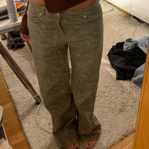 Gröna jeans - Coola lowwaist jeans från HM