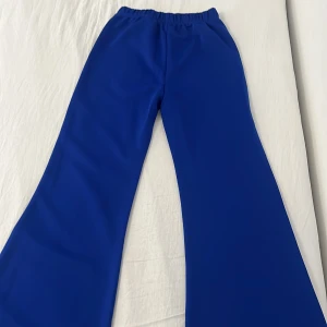 Blå sett - Köpte de settet från shien kom till anvädning en gång för ett speciellt tillfälle. De är inte jag på sista bilden men de är samma sett!