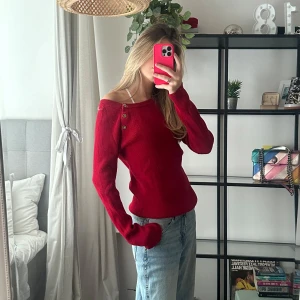 Stickad tröja  - Jättesöt oversize tröja från Ralph lauren med knappar på ena axeln 🌟