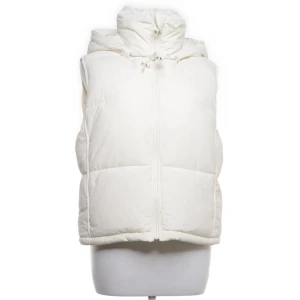 Väst i kräm från zara - Väst med huva