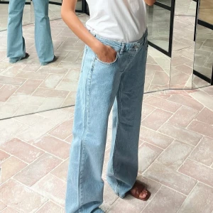 NA-KD jeans - Lågmidjade jeans från NA-KD som är nya med prislapp, nypriset är 700kr🩵