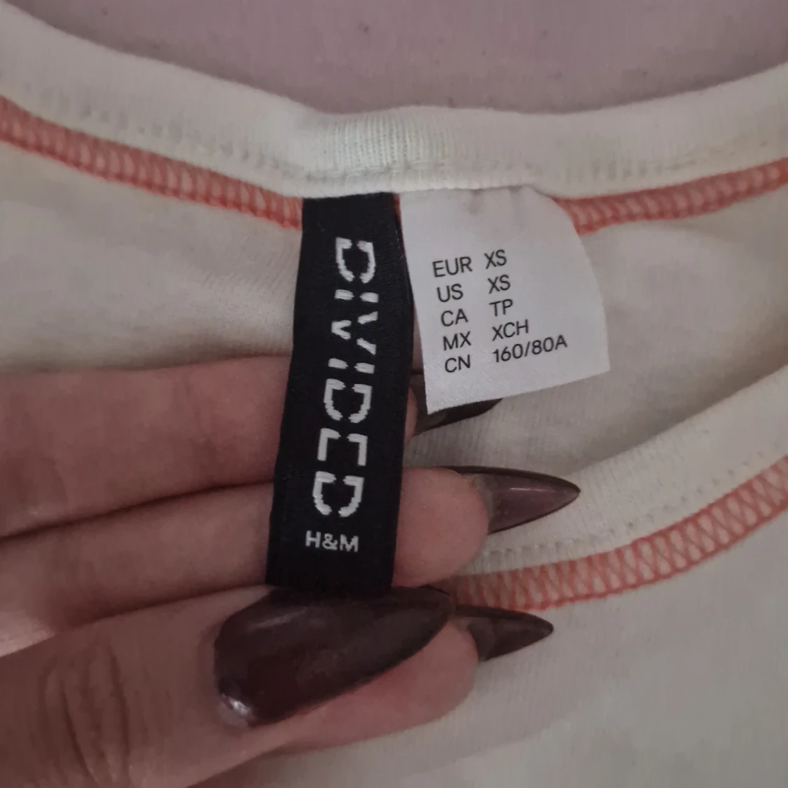 Vit och orange t-shirt från H&M Divided - 90