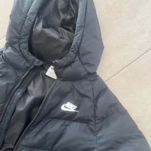 Vinterjacka nike - Använd en vinter, stl 147-158 junior 