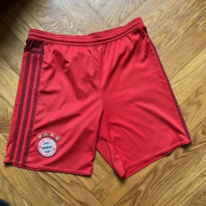 Bayern munchen shorts - Säljer mina bayern munich shorts  !