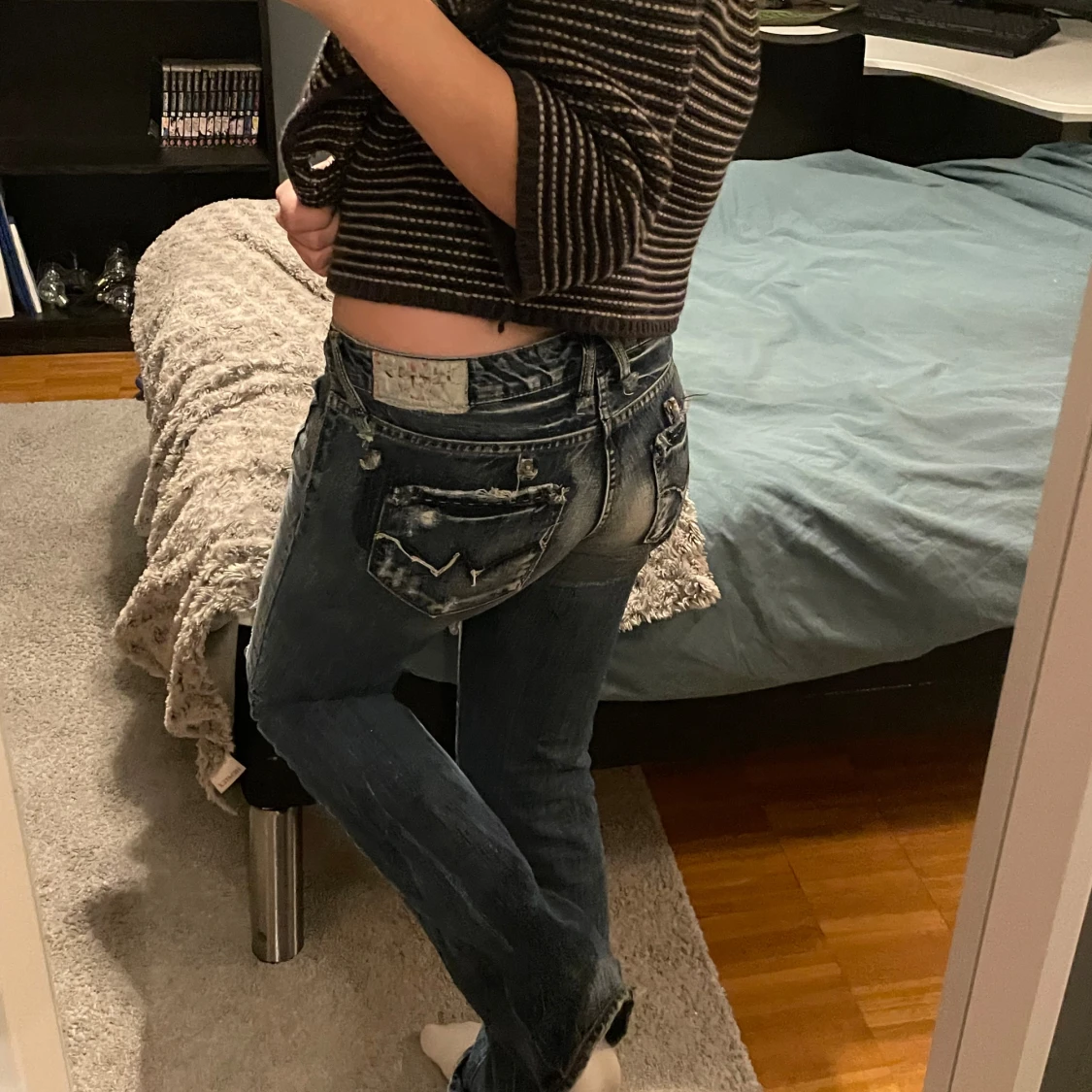 low waist jeans med detailjer - 92