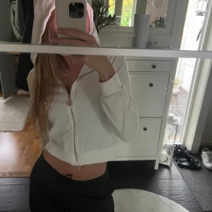 Mjuk kofta - Mjuk sip up kofta i superfint skick, nästintill oanvänd, storlek s.