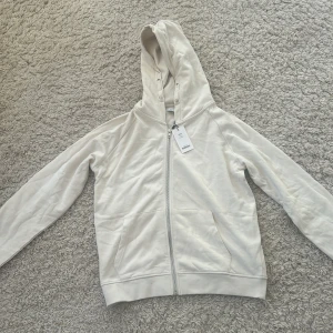 Helt ny hoodie  - Säljer denna helt nya tröjan (inte ens provad) från lager 157💗
