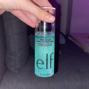 Elf power grip setting spray - Helt nyköpt för 149, oanvänd. Läste att denna inte passar oljig hy därav säljer jag den