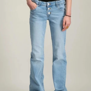 Lågmidjade bootcut jeans - Super fina bootcut jeans från Gina men kommer ej till användning. 