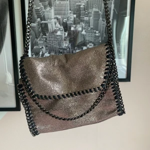 Snygg väska - Snygg väska. Inget märke känt, den är köpt från Vinted 💖